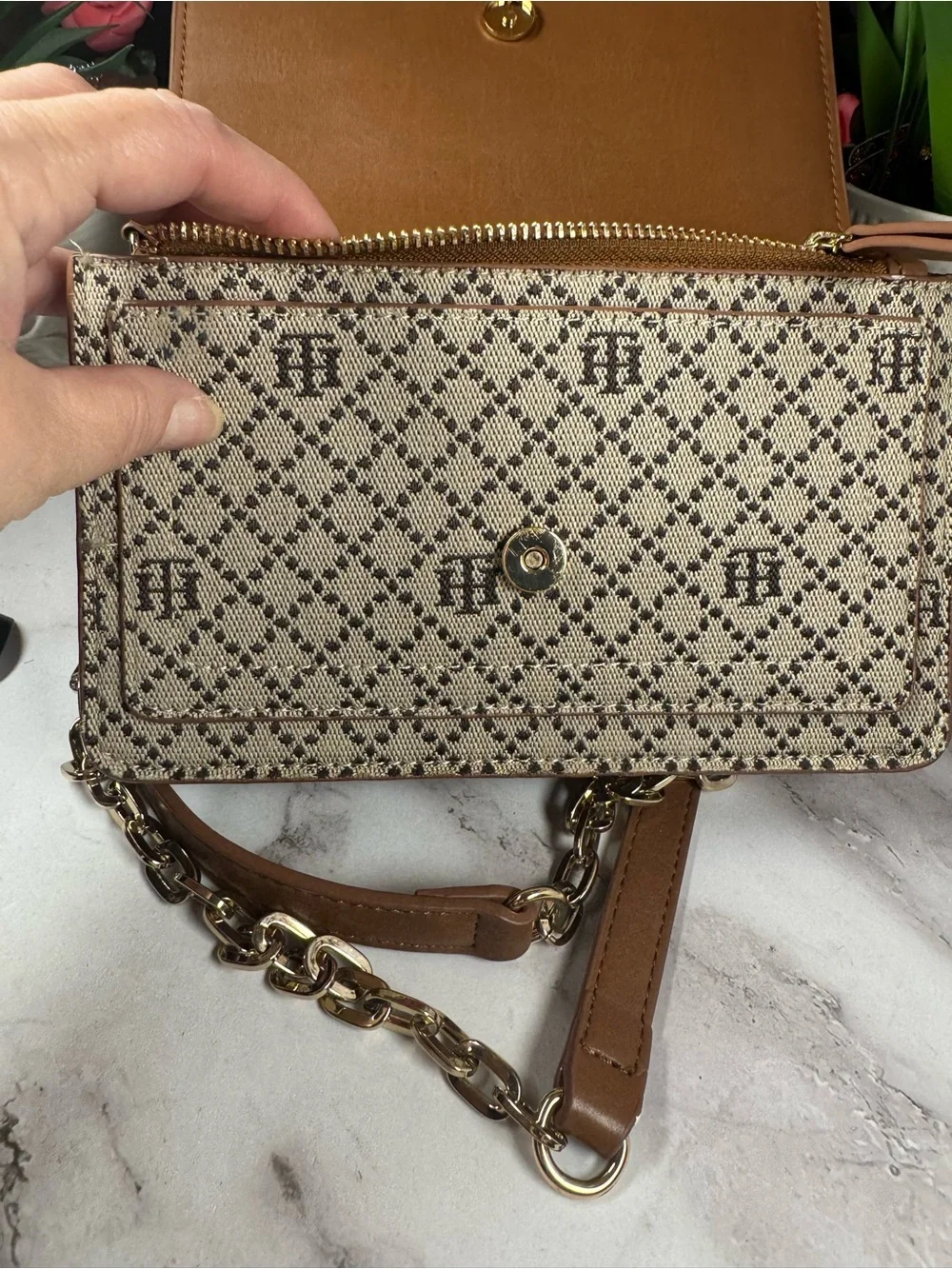 Tommy Hilfiger Tan & Beige Signature Crossbody Wallet